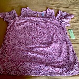 Tagged but no price, never worn. Large dusty rose colored short sleeve blouse.